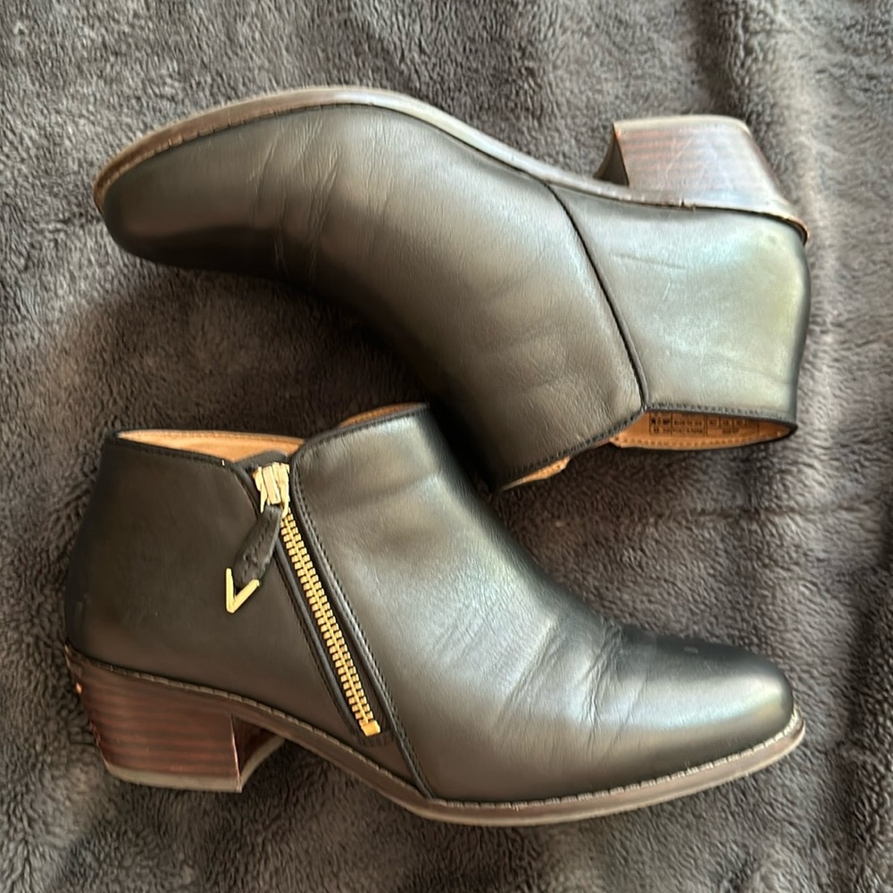 Vionic Jolene Black Leather Size 8.5 wide Bootie Water Resistant Upper Side Zip
